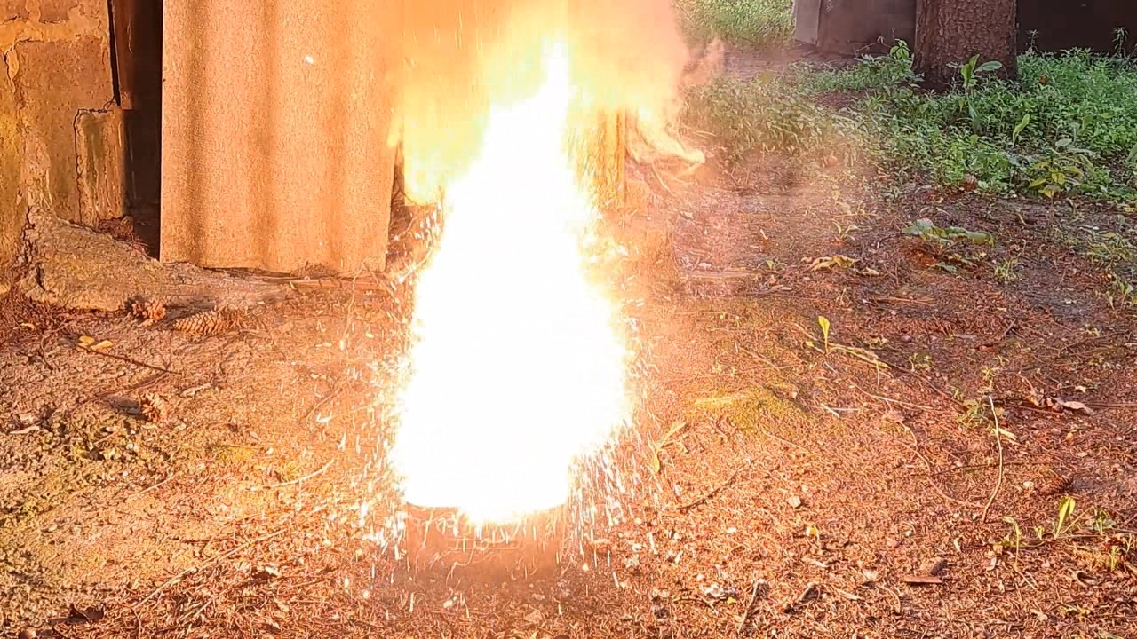 Combustion of Thermite: Iron(II, III) Oxide/Aluminum/Magnesium (Fe3O4/Al/Mg)