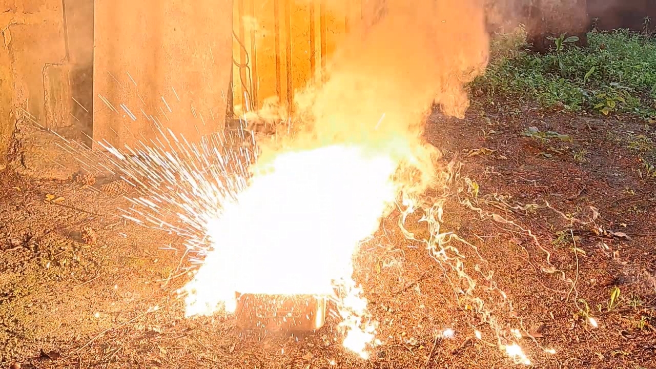 Combustion of Thermite: Iron(II, III) Oxide/Aluminum/Magnesium (Fe3O4/Al/Mg)
