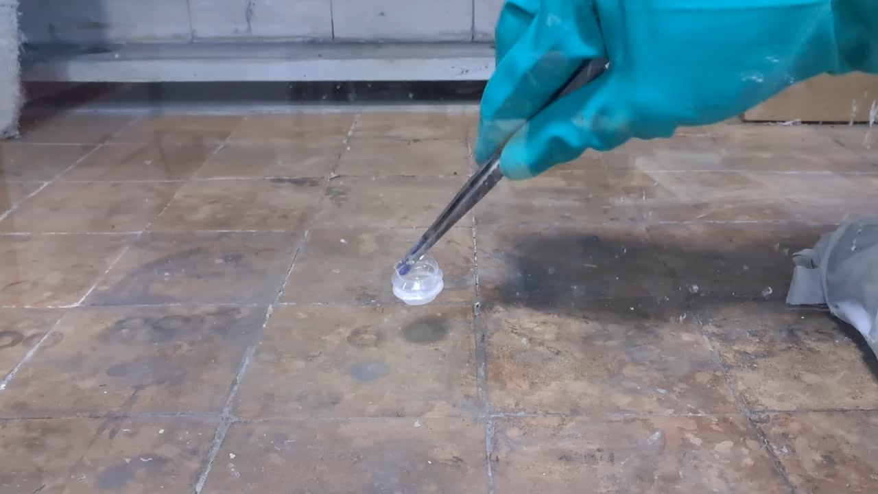 HMTD (Hexamethylene Triperoxide Diamine) and Concentrated Sulfuric Acid: Does an Explosive Reaction Occur?