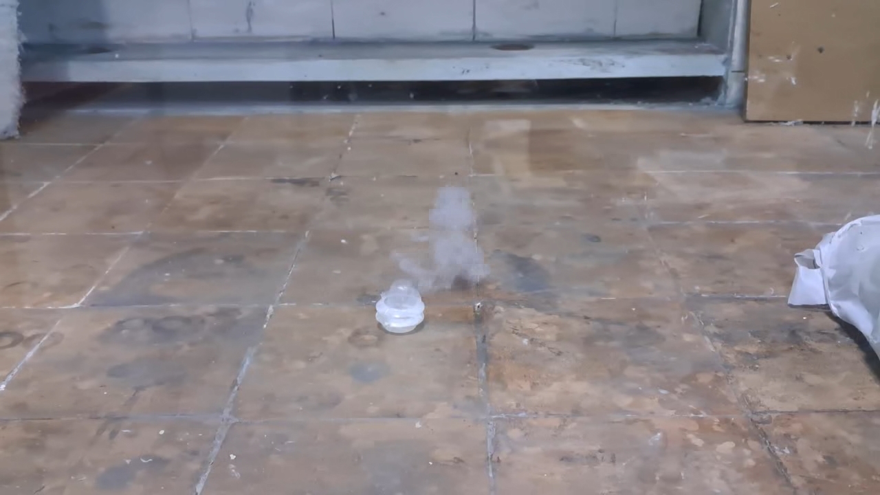 HMTD (Hexamethylene Triperoxide Diamine) and Concentrated Sulfuric Acid: Does an Explosive Reaction Occur?