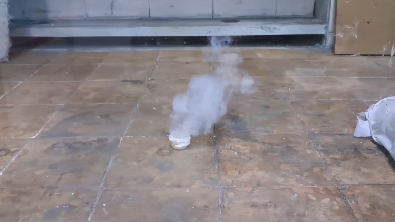 HMTD (Hexamethylene Triperoxide Diamine) and Concentrated Sulfuric Acid: Does an Explosive Reaction Occur?