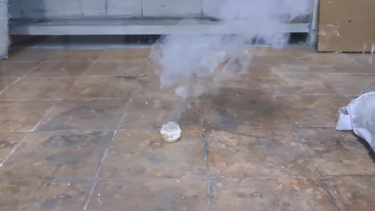 HMTD (Hexamethylene Triperoxide Diamine) and Concentrated Sulfuric Acid: Does an Explosive Reaction Occur?