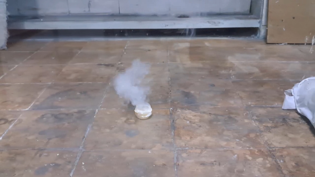 HMTD (Hexamethylene Triperoxide Diamine) and Concentrated Sulfuric Acid: Does an Explosive Reaction Occur?