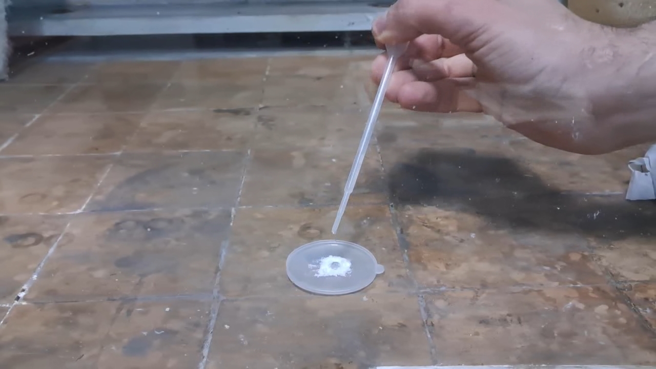 HMTD (Hexamethylene Triperoxide Diamine) and Concentrated Sulfuric Acid: Does an Explosive Reaction Occur?