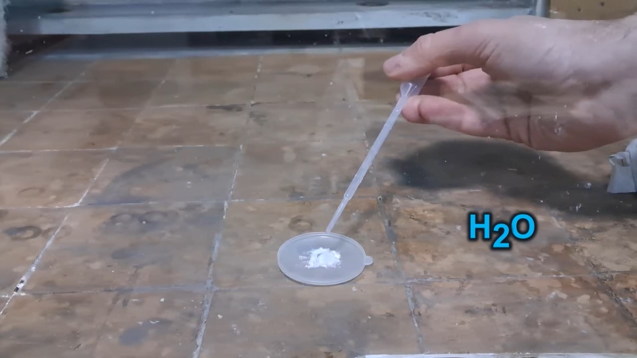 HMTD (Hexamethylene Triperoxide Diamine) and Concentrated Sulfuric Acid: Does an Explosive Reaction Occur?