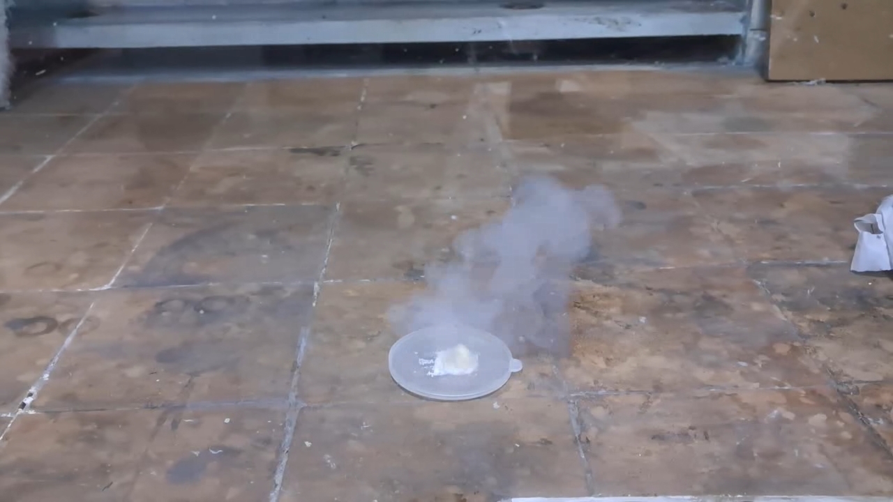 HMTD (Hexamethylene Triperoxide Diamine) and Concentrated Sulfuric Acid: Does an Explosive Reaction Occur?