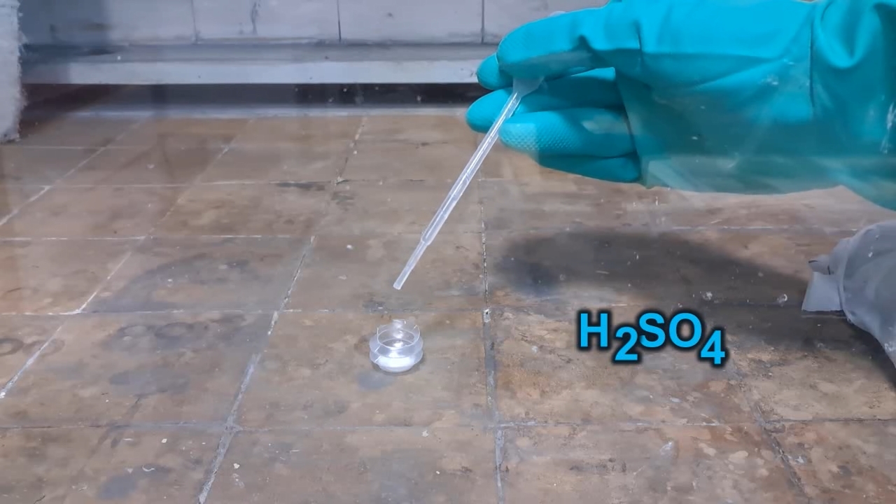HMTD (Hexamethylene Triperoxide Diamine) and Concentrated Sulfuric Acid: Does an Explosive Reaction Occur?