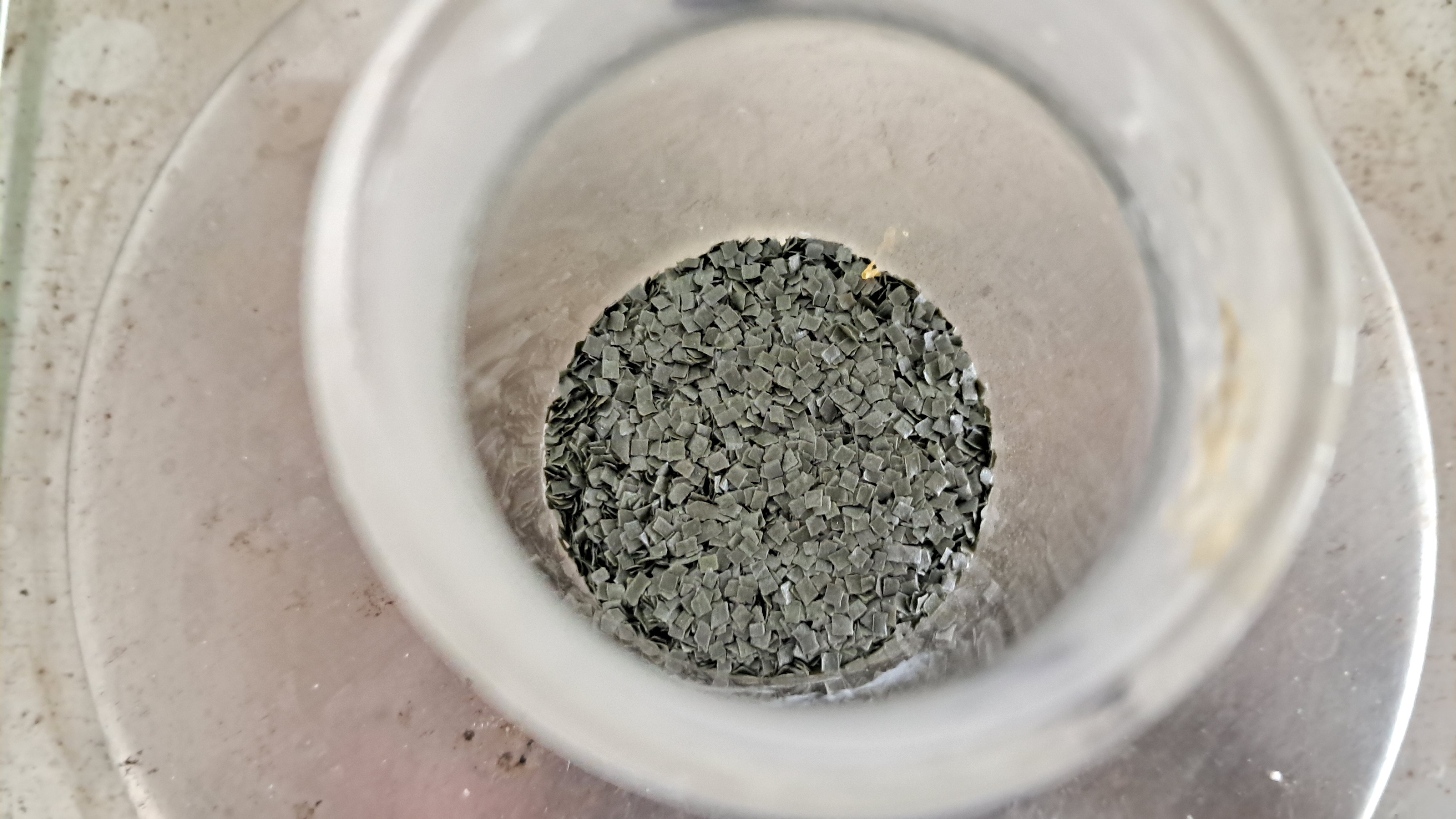 Nitrocellulose smokeless powder and methyl acetate