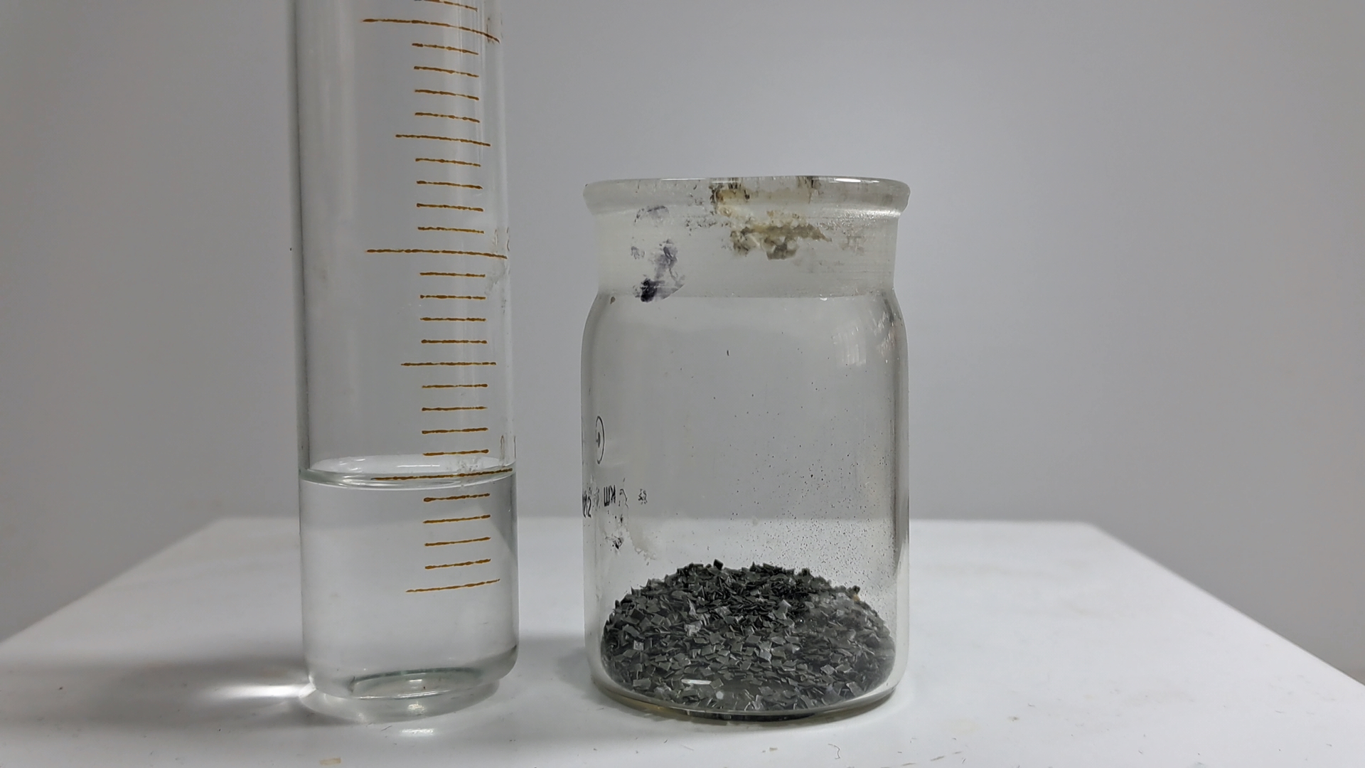 Nitrocellulose smokeless powder and methyl acetate