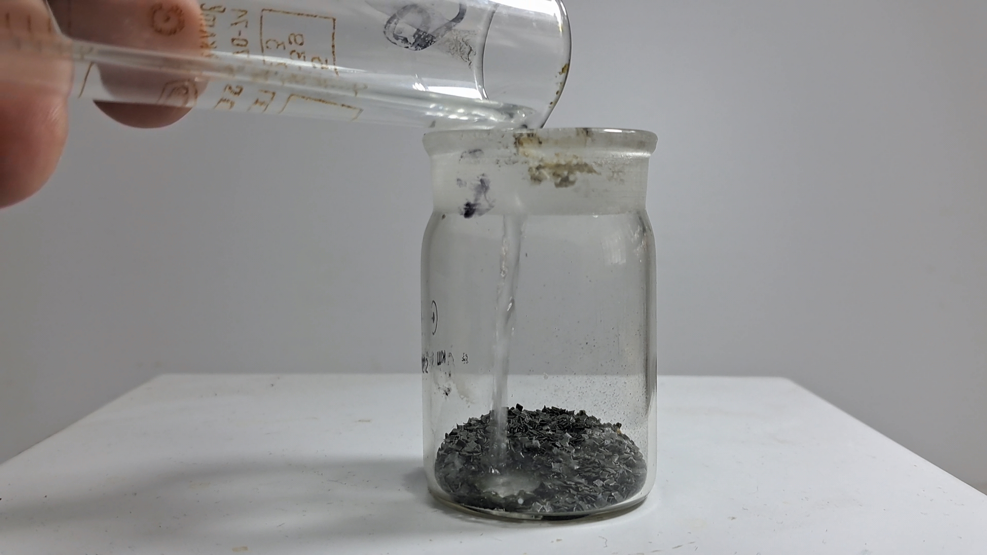 Nitrocellulose smokeless powder and methyl acetate