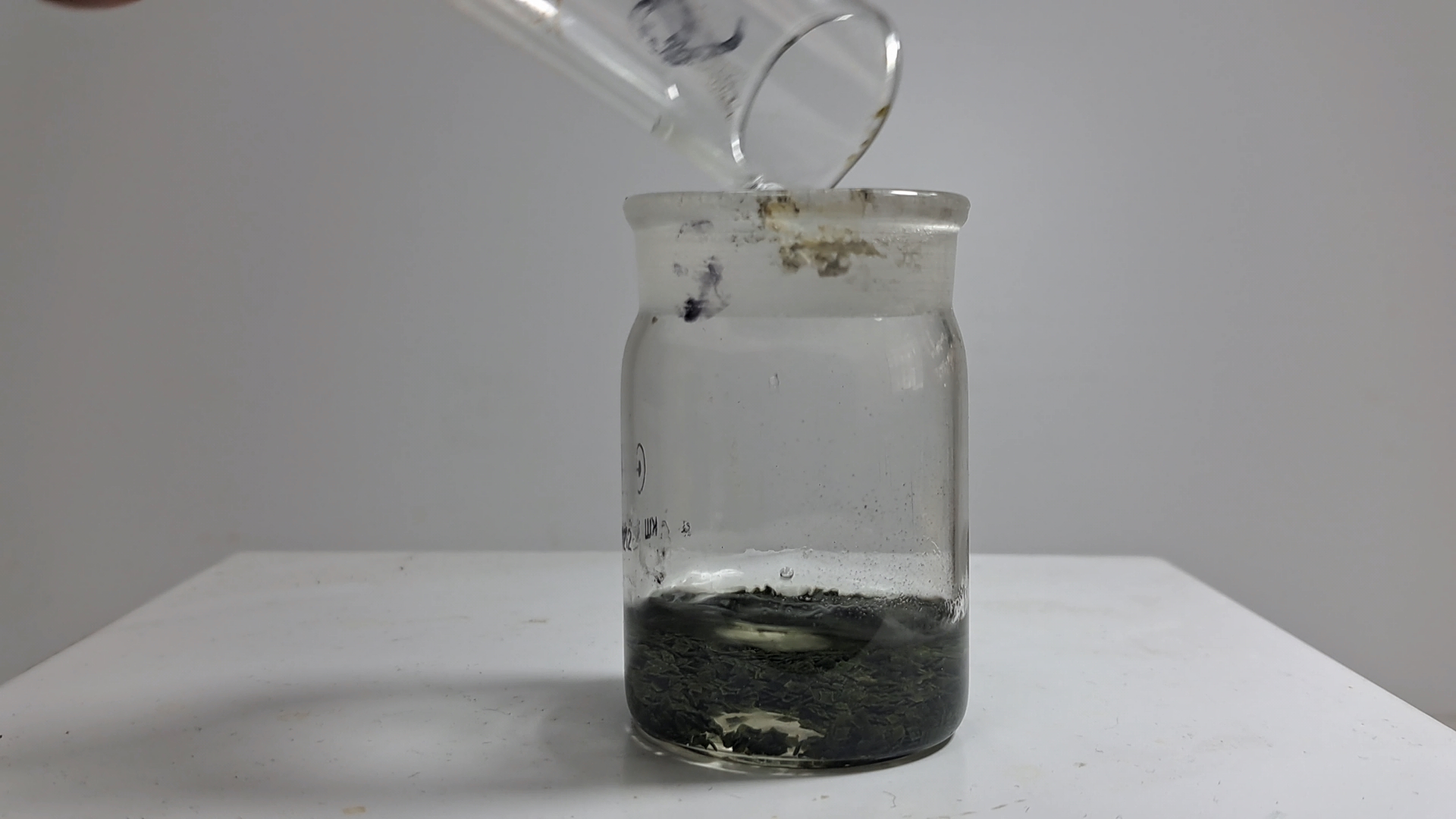 Nitrocellulose smokeless powder and methyl acetate