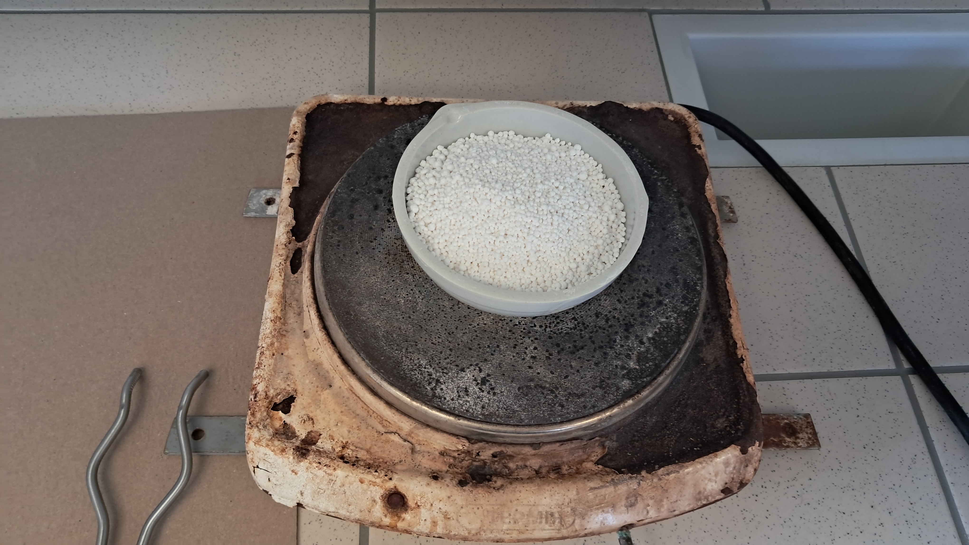 Anhydrous calcium chloride