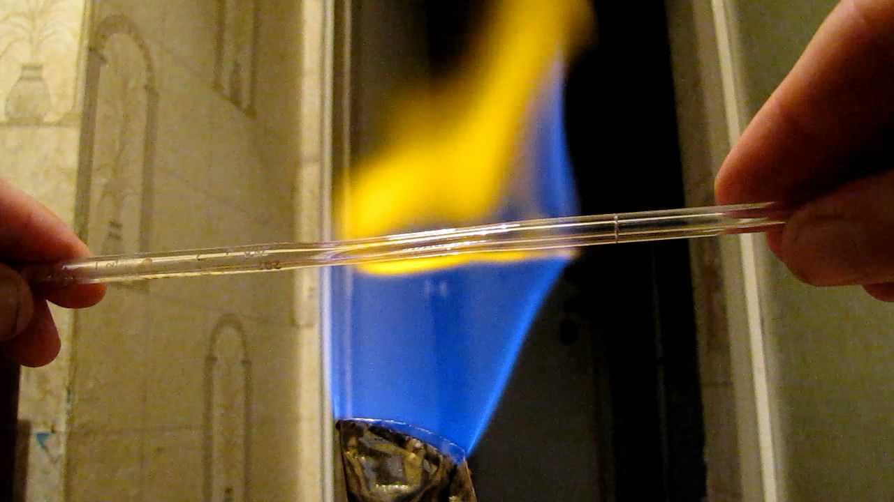 Вытягивание капилляра в пламени горелки Бунзена