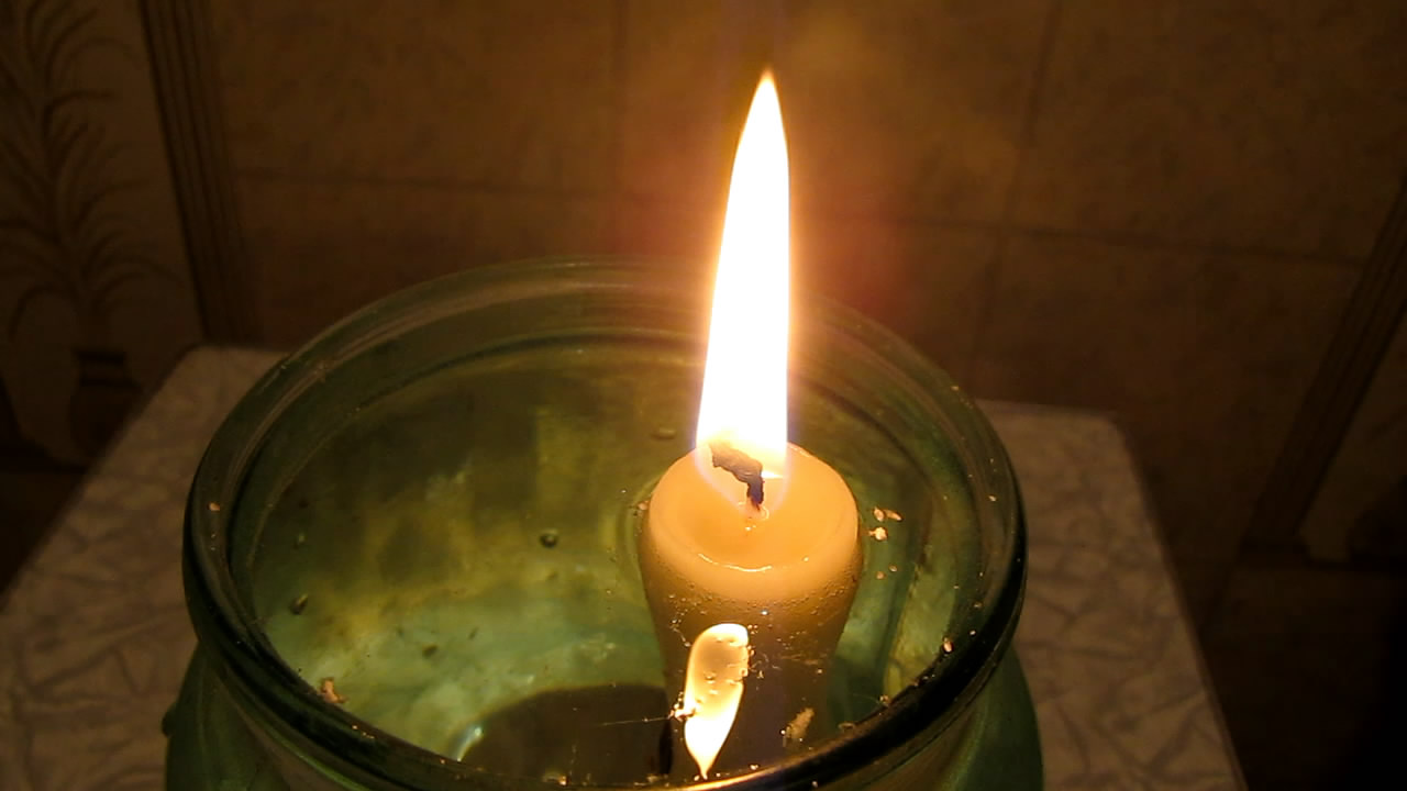 - (    ). The floating candle (a burning candle floats on water)