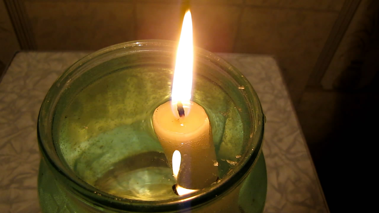 - (    ). The floating candle (a burning candle floats on water)