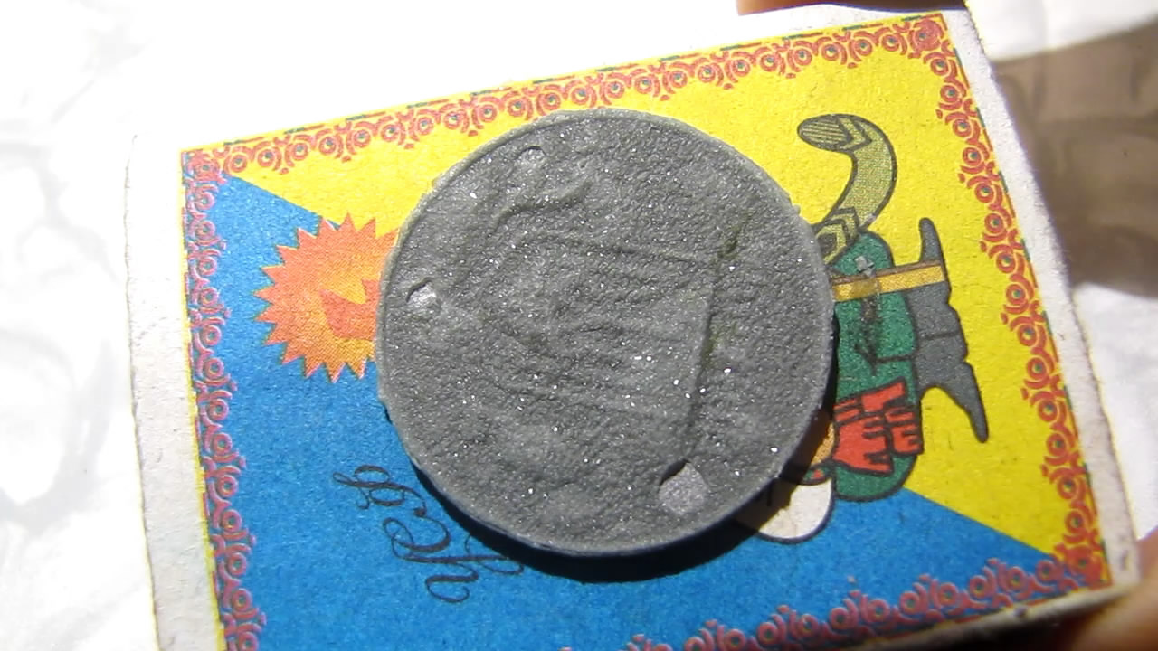   5    . Ukrainian coin of 5 kopecks (stainless steel) and hydrochloric acid