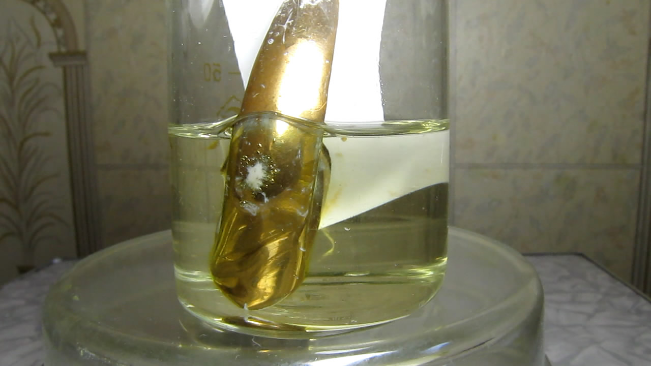 Золото, соляная кислота и азотная кислота. Gold, hydrochloric acid and nitric acid