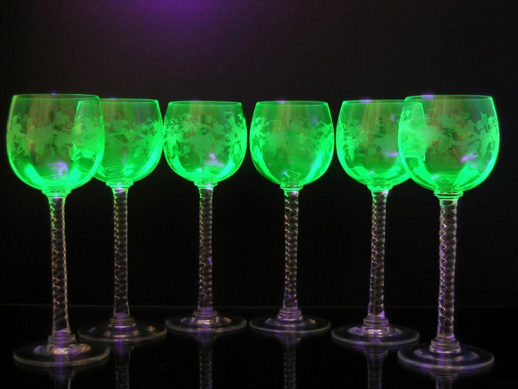  . Uranium glass