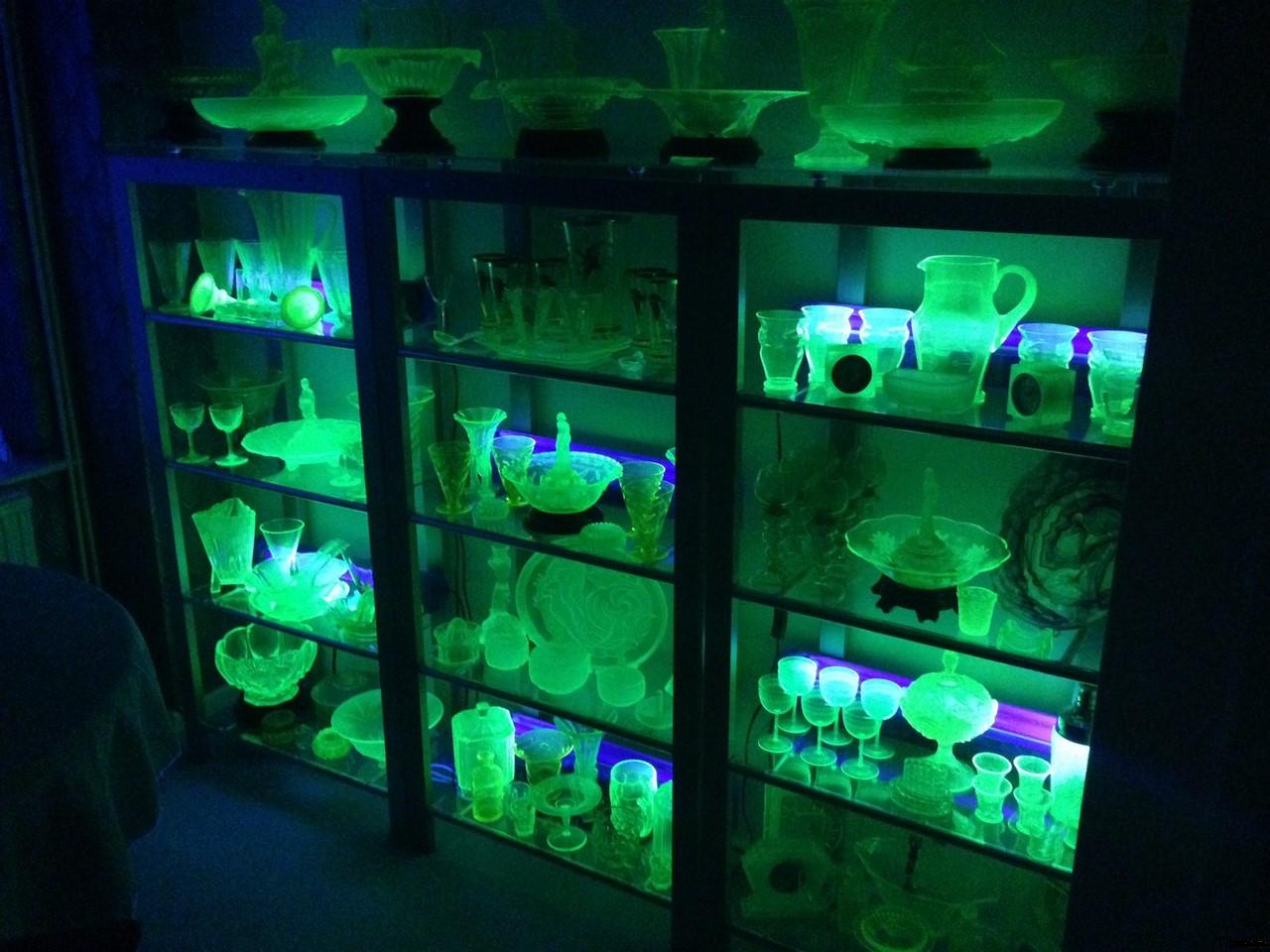  . Uranium glass