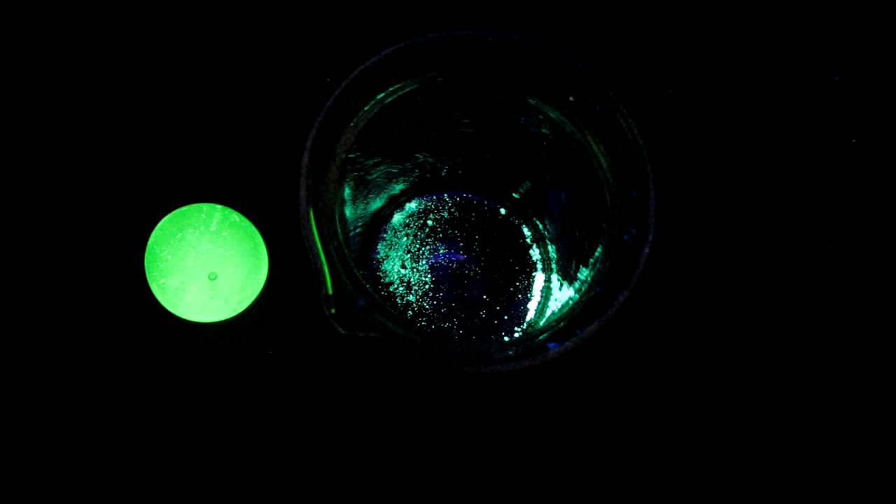  ,  ,    . Uranium glass, uranyl nitrate, fluorescein and black light lamp (ultraviolet light)