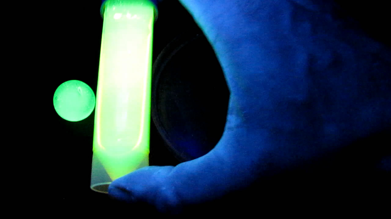  ,  ,    . Uranium glass, uranyl nitrate, fluorescein and black light lamp (ultraviolet light)