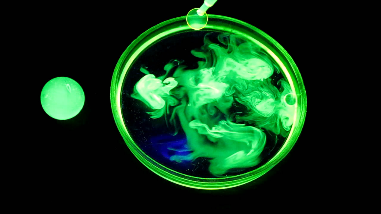  ,  ,    . Uranium glass, uranyl nitrate, fluorescein and black light lamp (ultraviolet light)