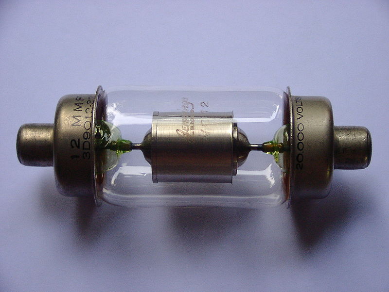 20-   (Jennings VC12)  12-    -  .  200-     16.5    6 . 12-picofarad, 20-kilovolt vacuum capacitor (Jennings VC12) with pale green uranium glass lead-in seals. This 200-gram capacitor is about 16.5 cm long and 6 cm in diameter.