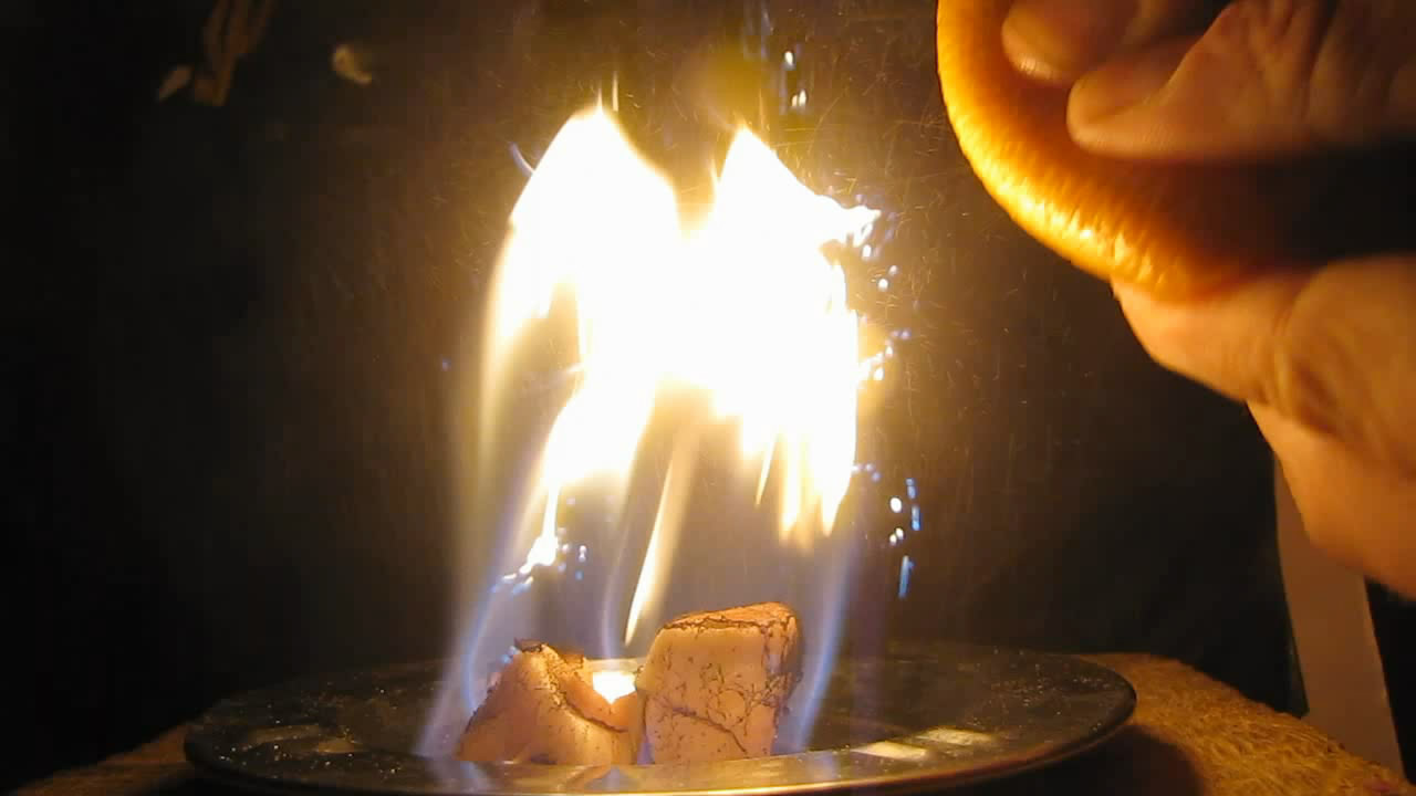   (   ). Fire-hazardous fruit (orange peel and fire)