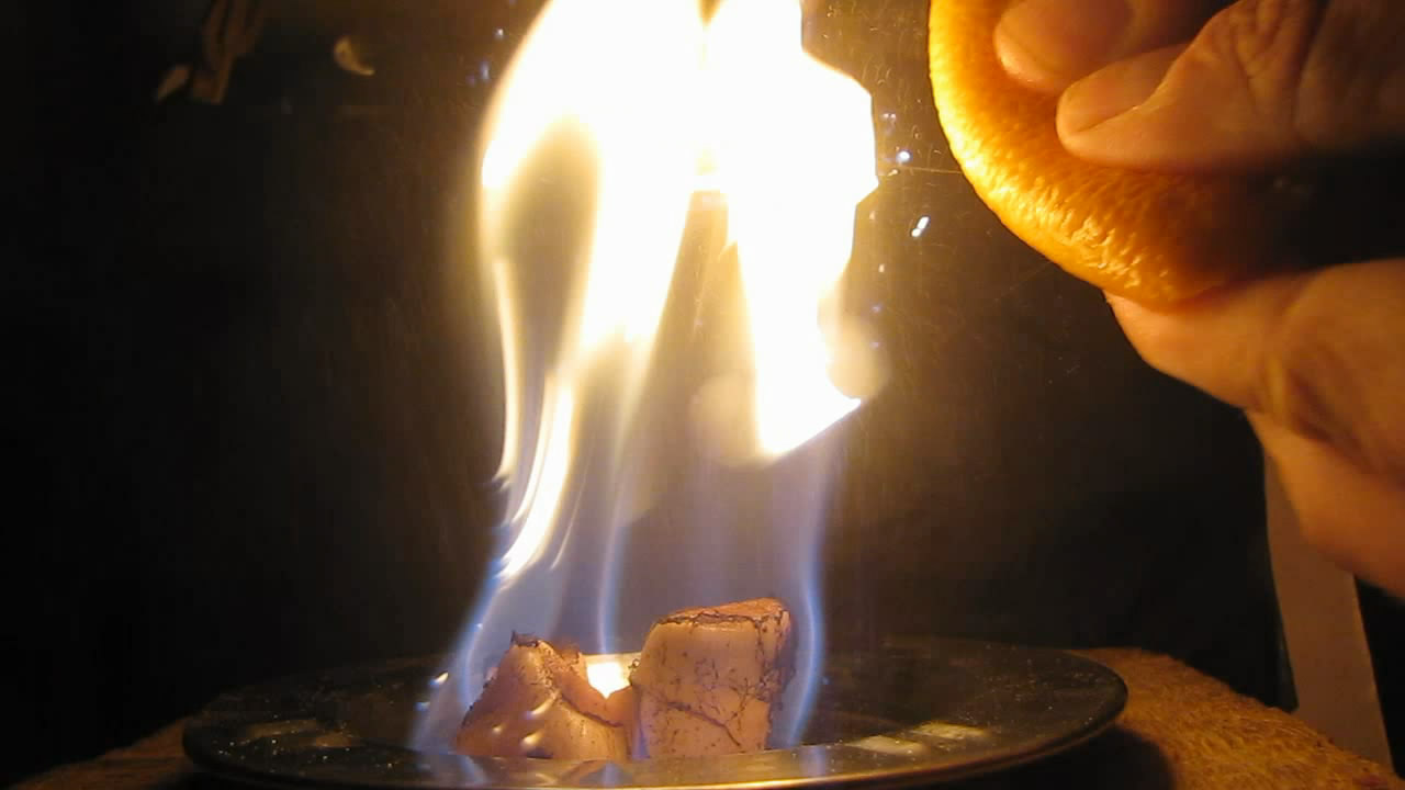   (   ). Fire-hazardous fruit (orange peel and fire)