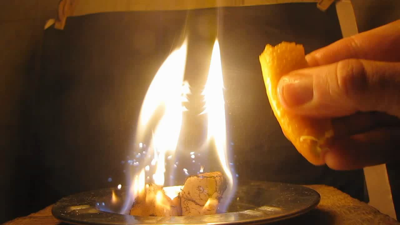   (   ). Fire-hazardous fruit (orange peel and fire)