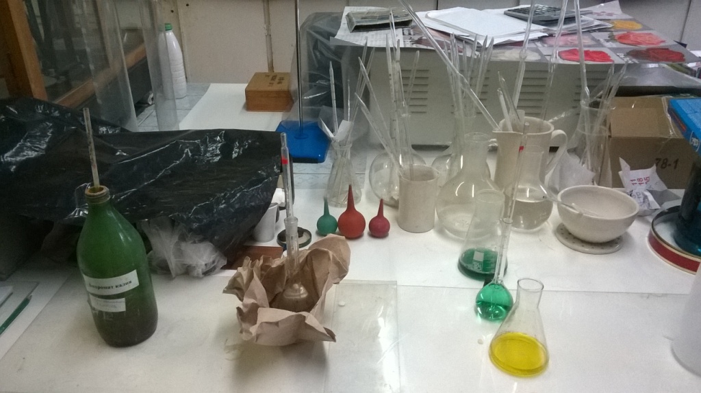  :   . Chemical photos: reagents and materials