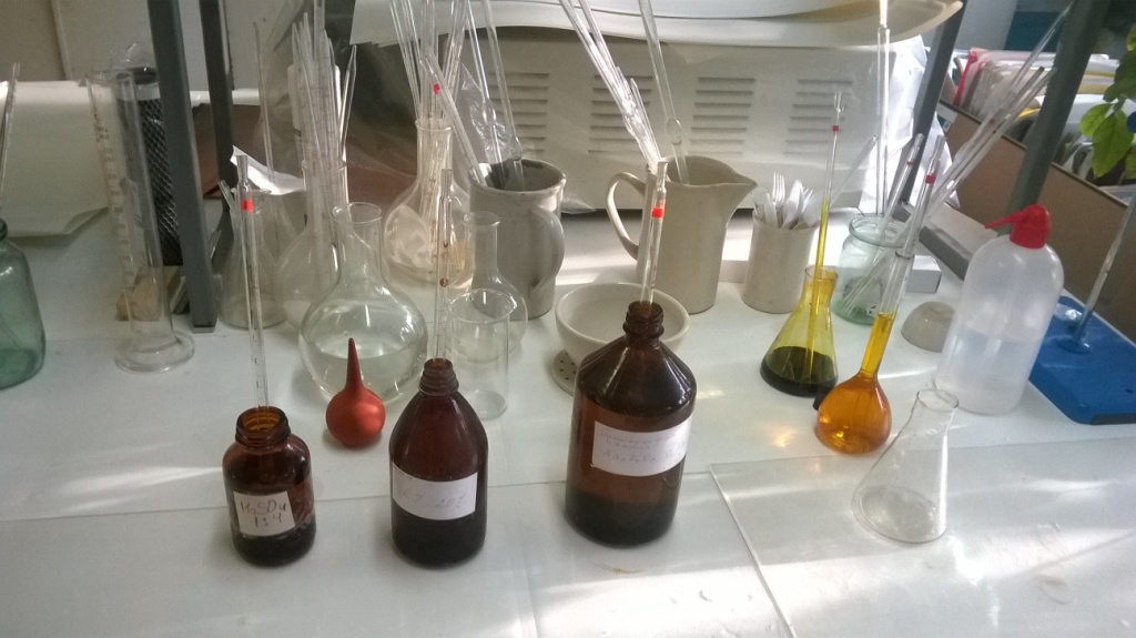  :   . Chemical photos: reagents and materials