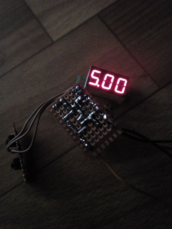     PIC12F675  -    1      / PIC12F675 microcontroller-based voltage regulator