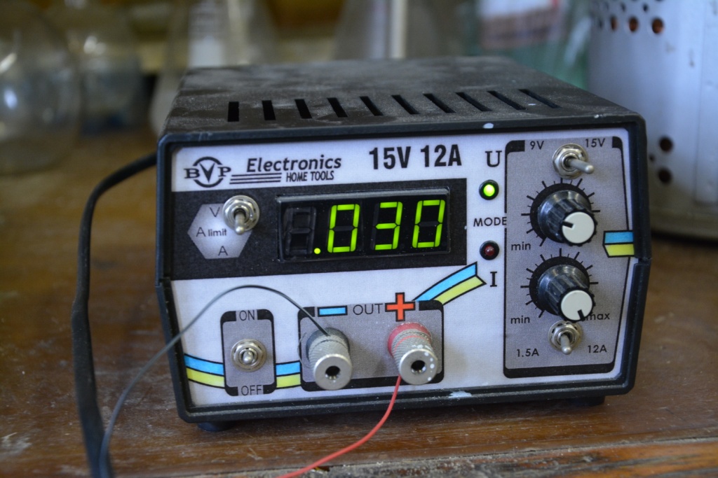   ( ). Device for electrodialysis (isotope separation)