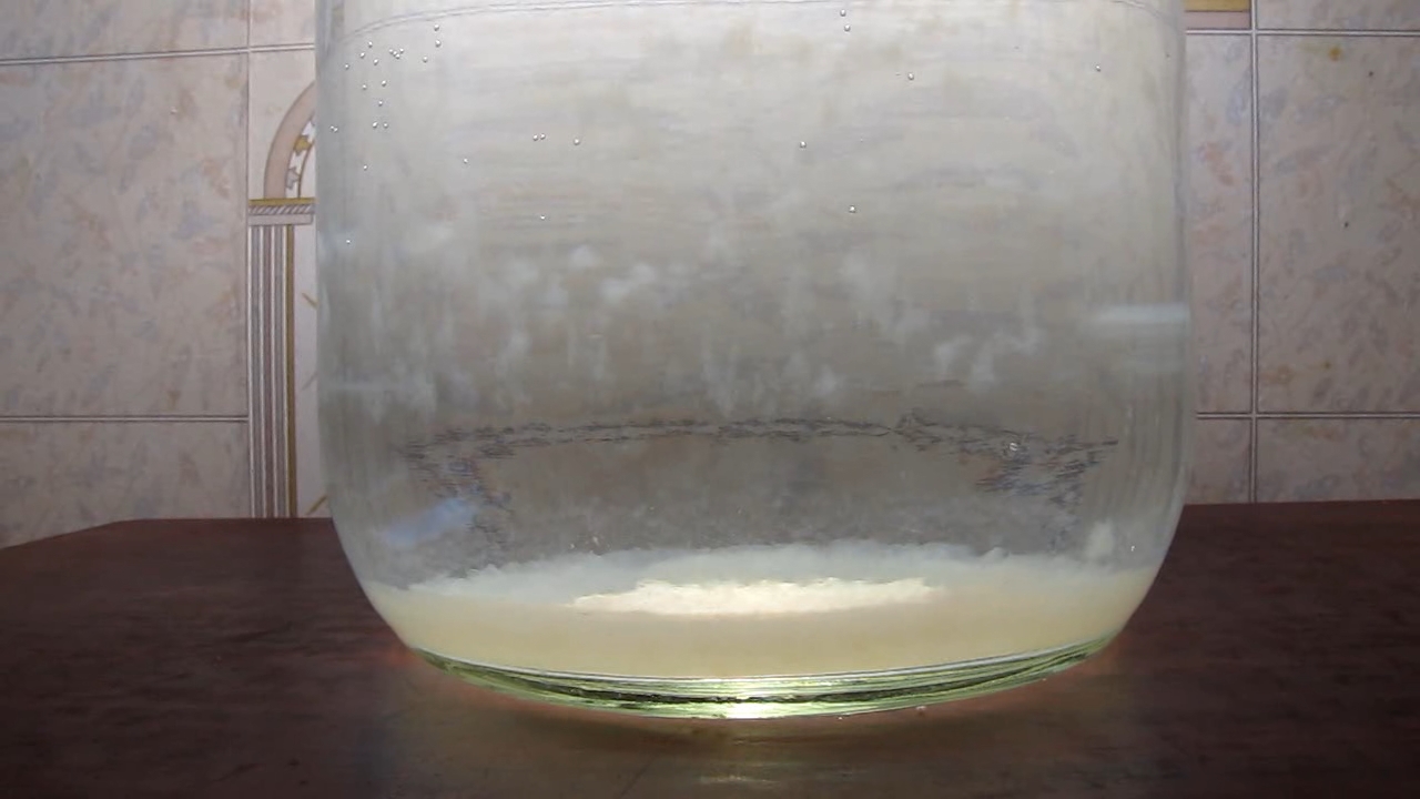 Potassium aluminate decomposition by adding of  tap water (aluminium hydroxide precipitation by dilution)