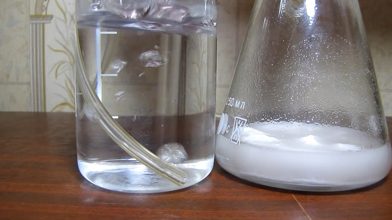 Reaction of carbon dioxide with potassium aluminate (aluminium hydroxide precipitation)