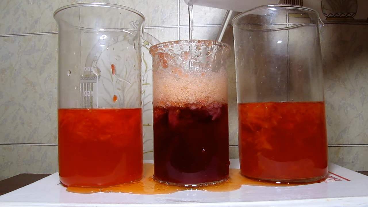 Strawberry, nitric acid, baking soda and ammonia (plant pigments colour change)