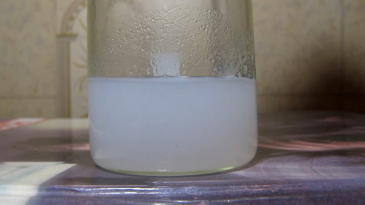 Freshly precipitated aluminium hydroxide and glacial acetic acid