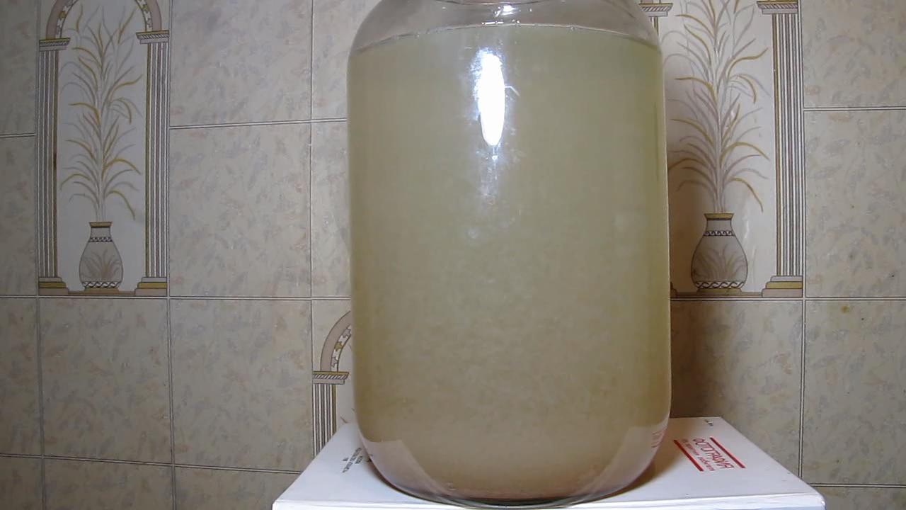 Black tea, tap water, aluminium sulfate and sodium bicarbonate (demonstration model of water treatment process)