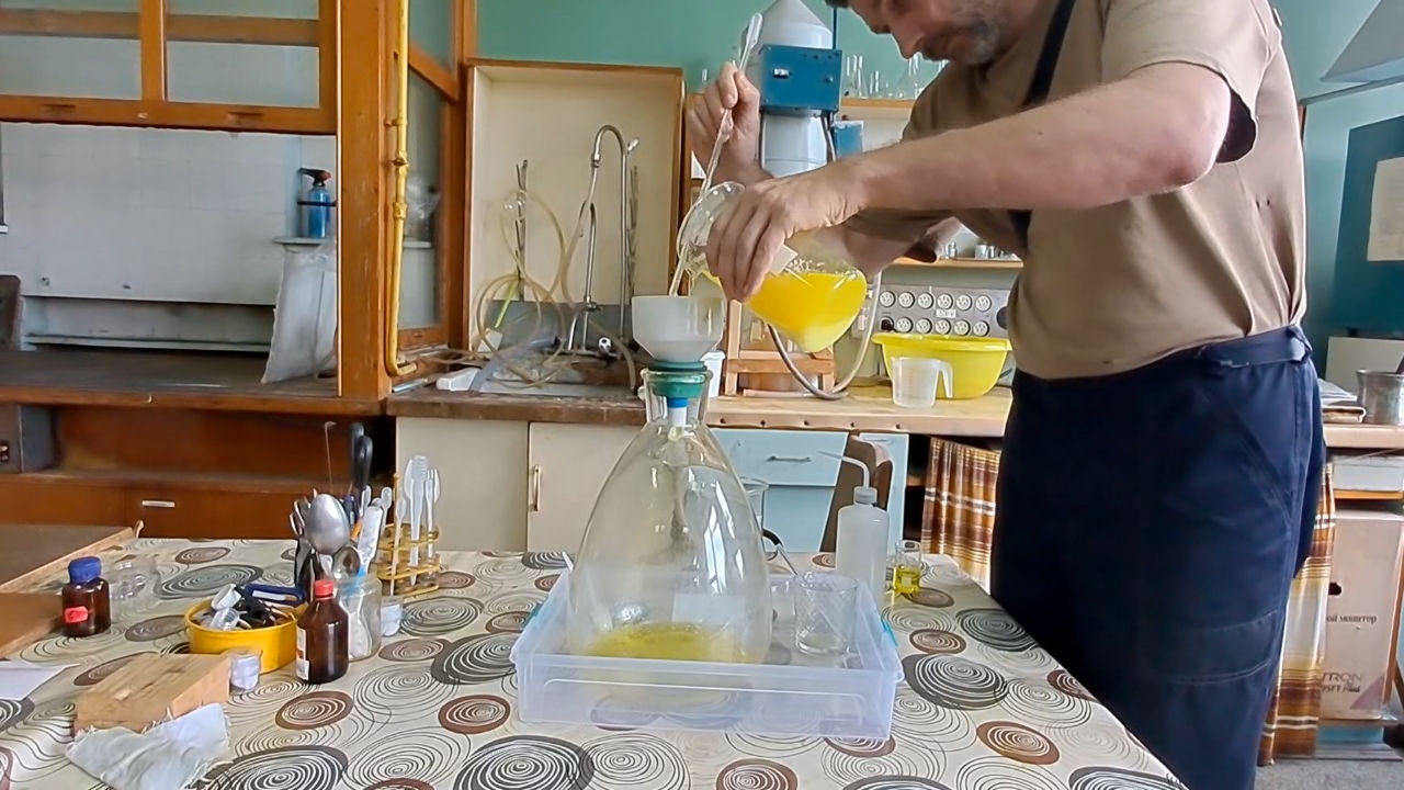 Nitration of Phenol: Synthesis of Picric Acid (filtration)