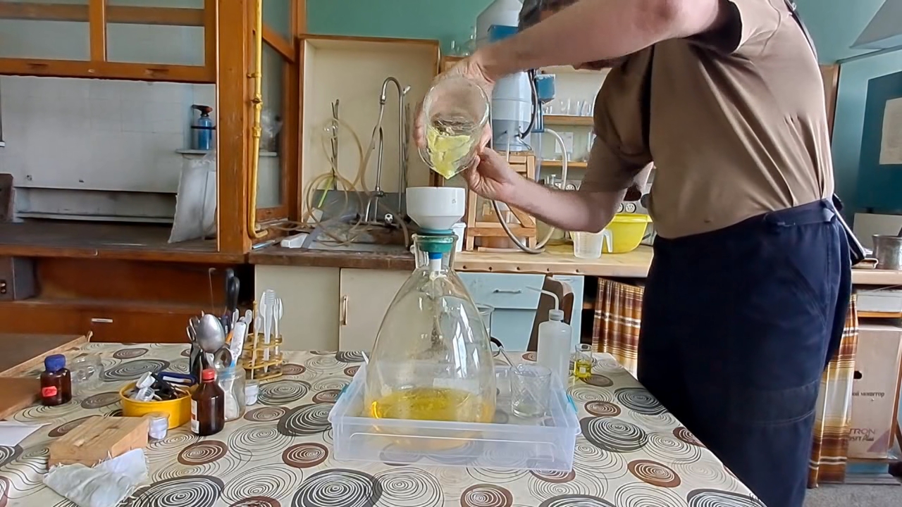 Nitration of Phenol: Synthesis of Picric Acid (filtration)