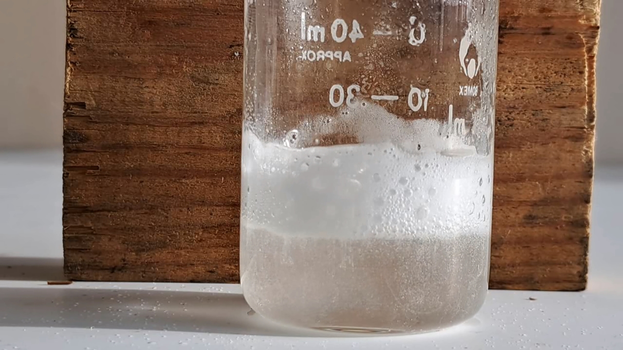 Reaction of 56% nitric acid with calcium carbonate