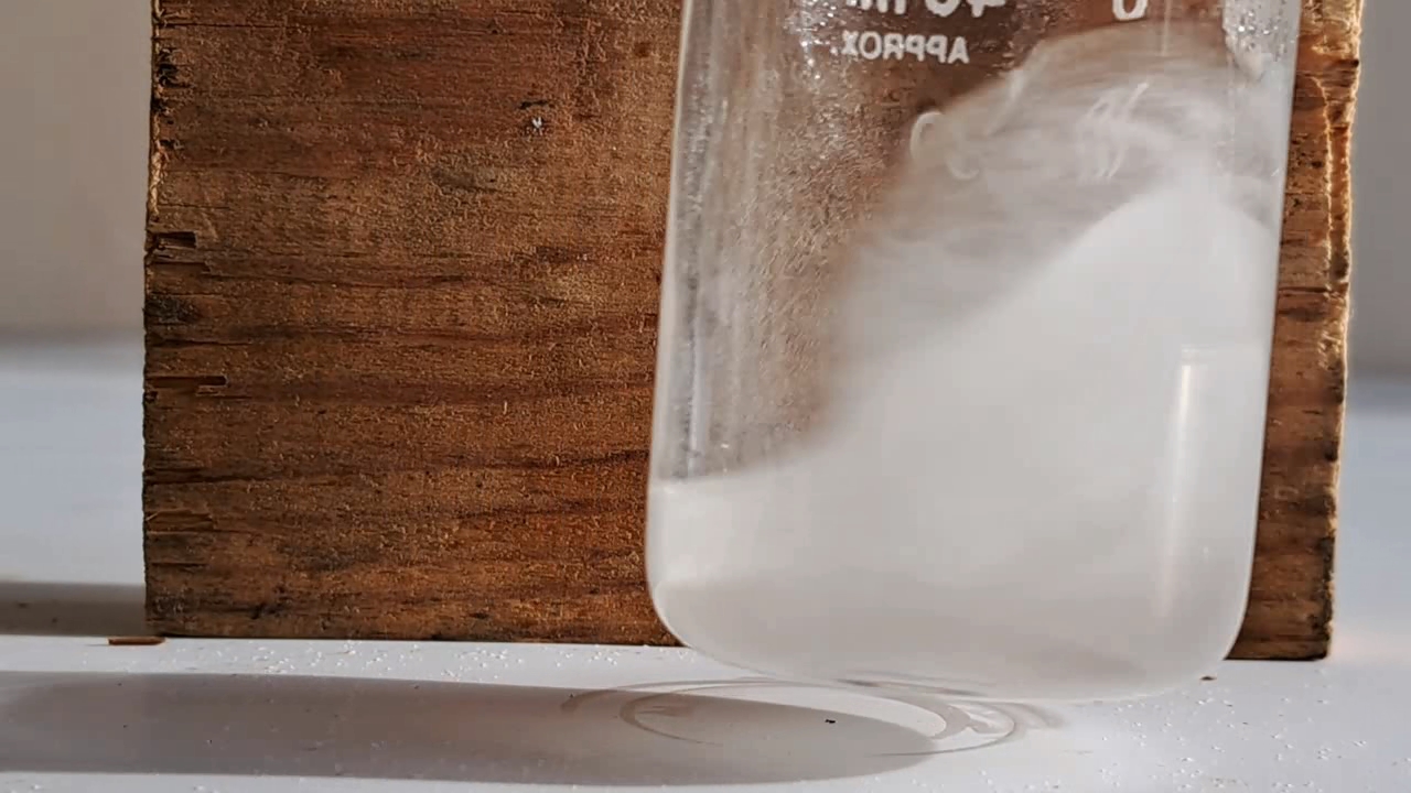 Reaction of 56% nitric acid with calcium carbonate