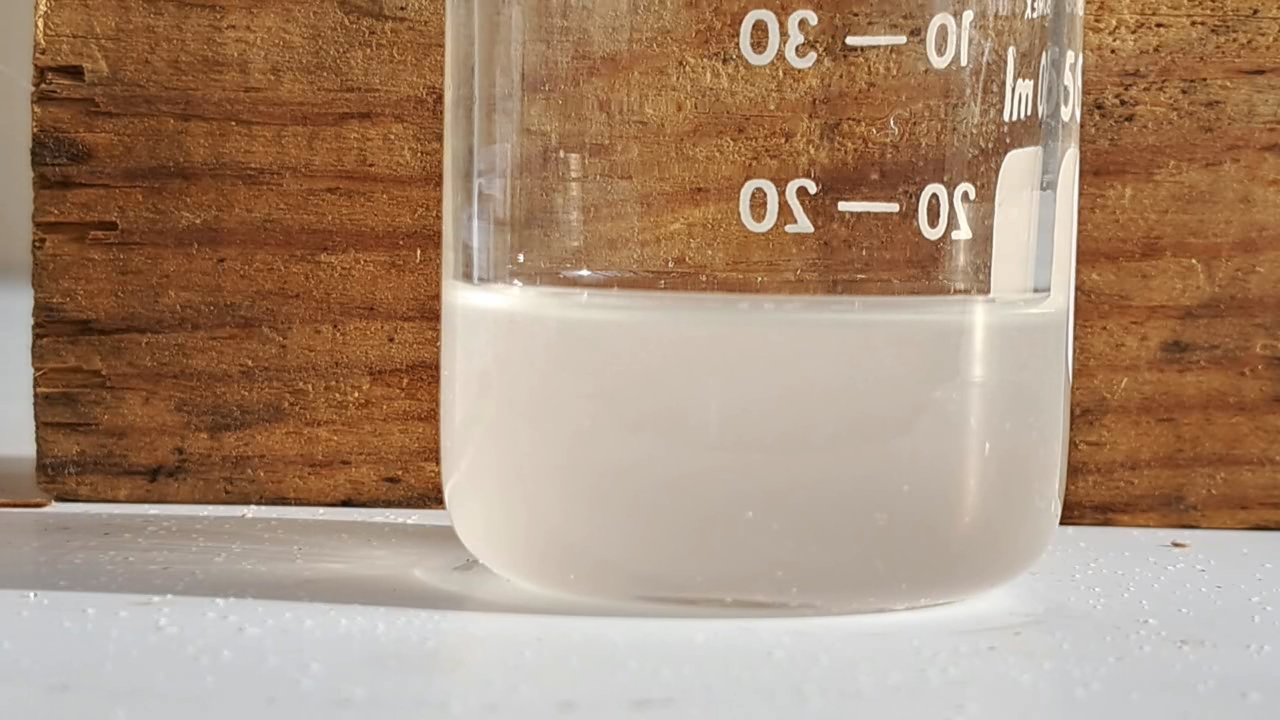 Reaction of 56% nitric acid with calcium carbonate