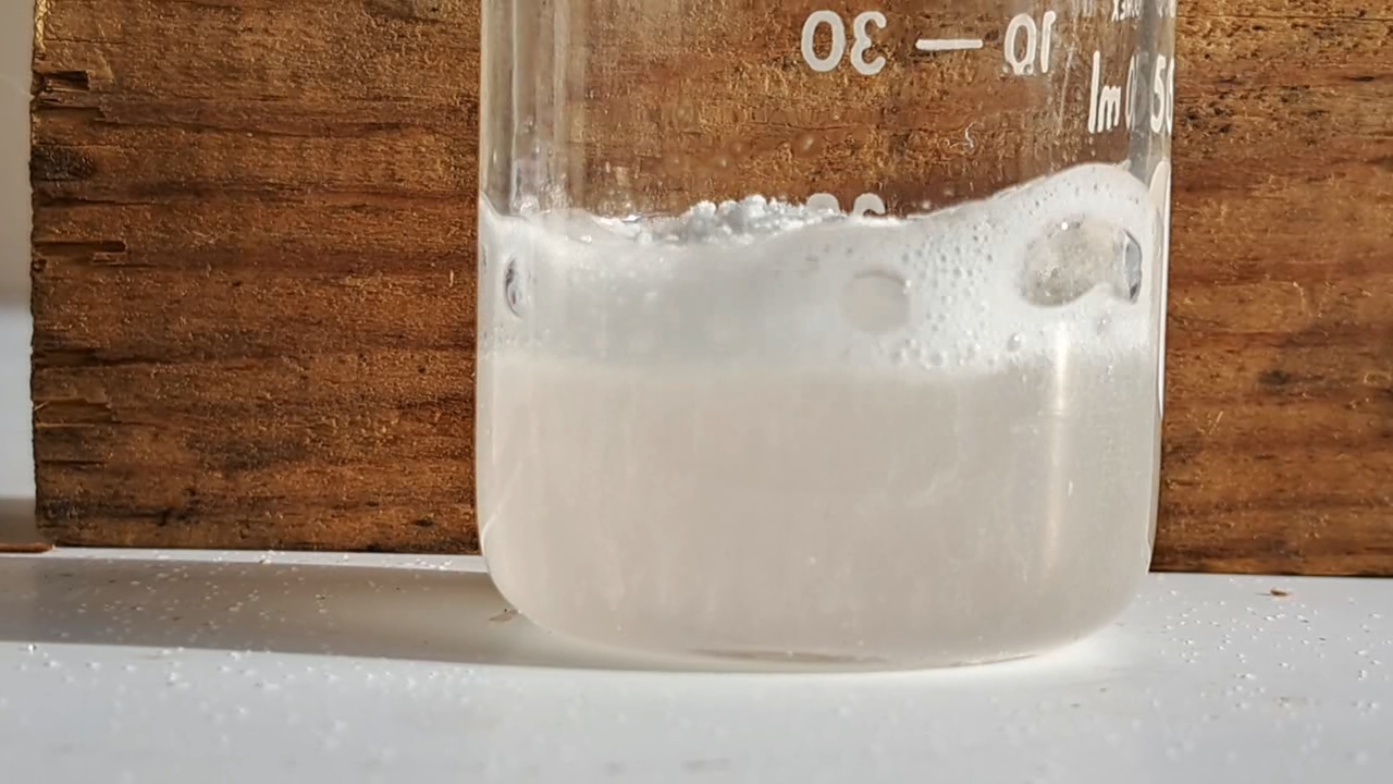 Reaction of 56% nitric acid with calcium carbonate