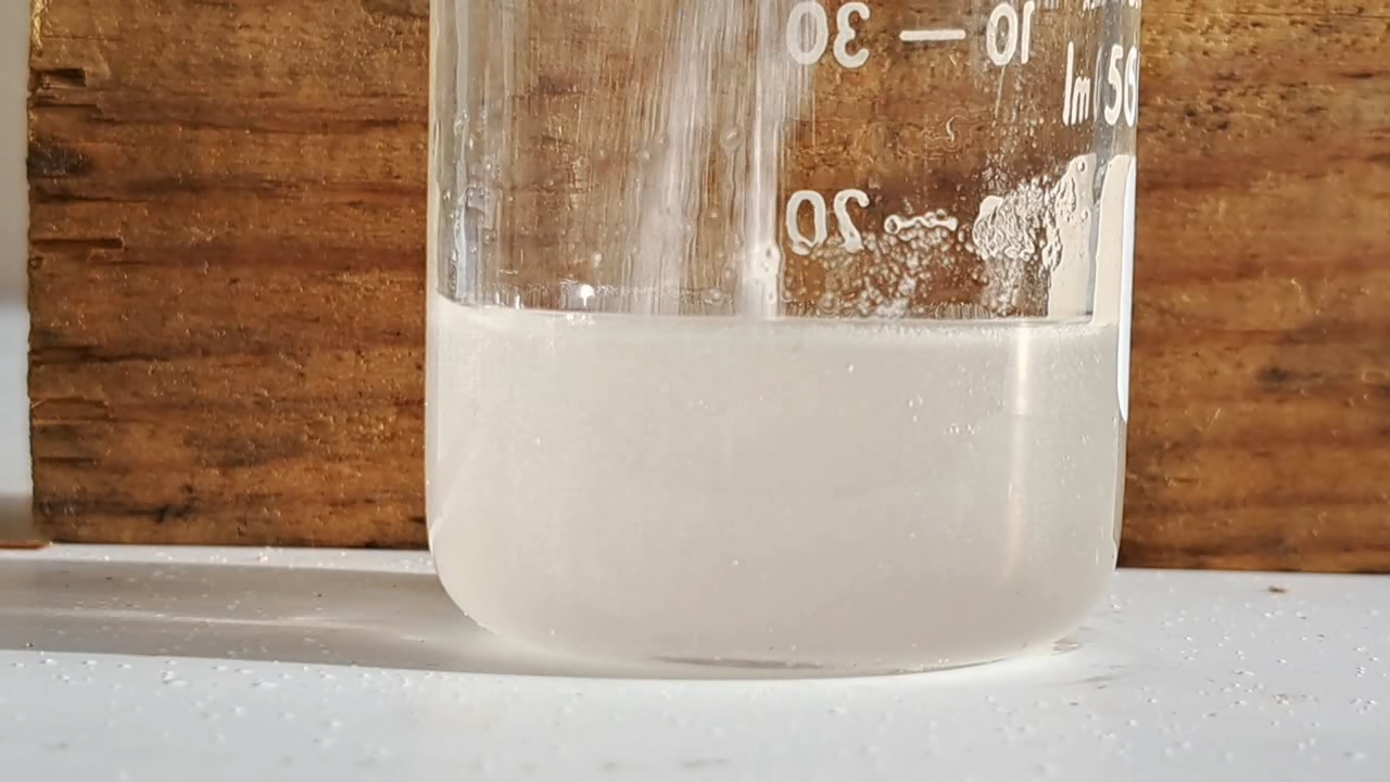 Reaction of 56% nitric acid with calcium carbonate
