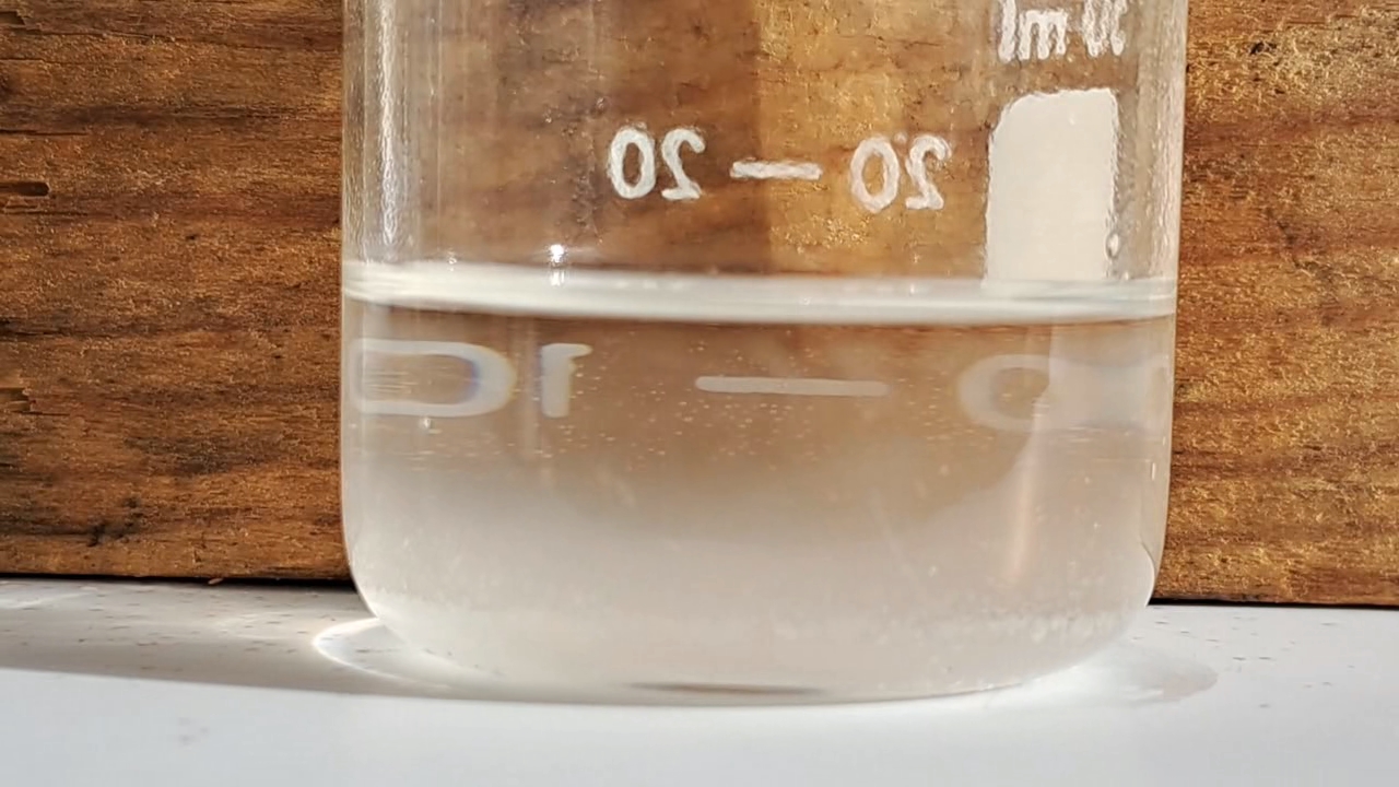 Reaction of 56% nitric acid with calcium carbonate