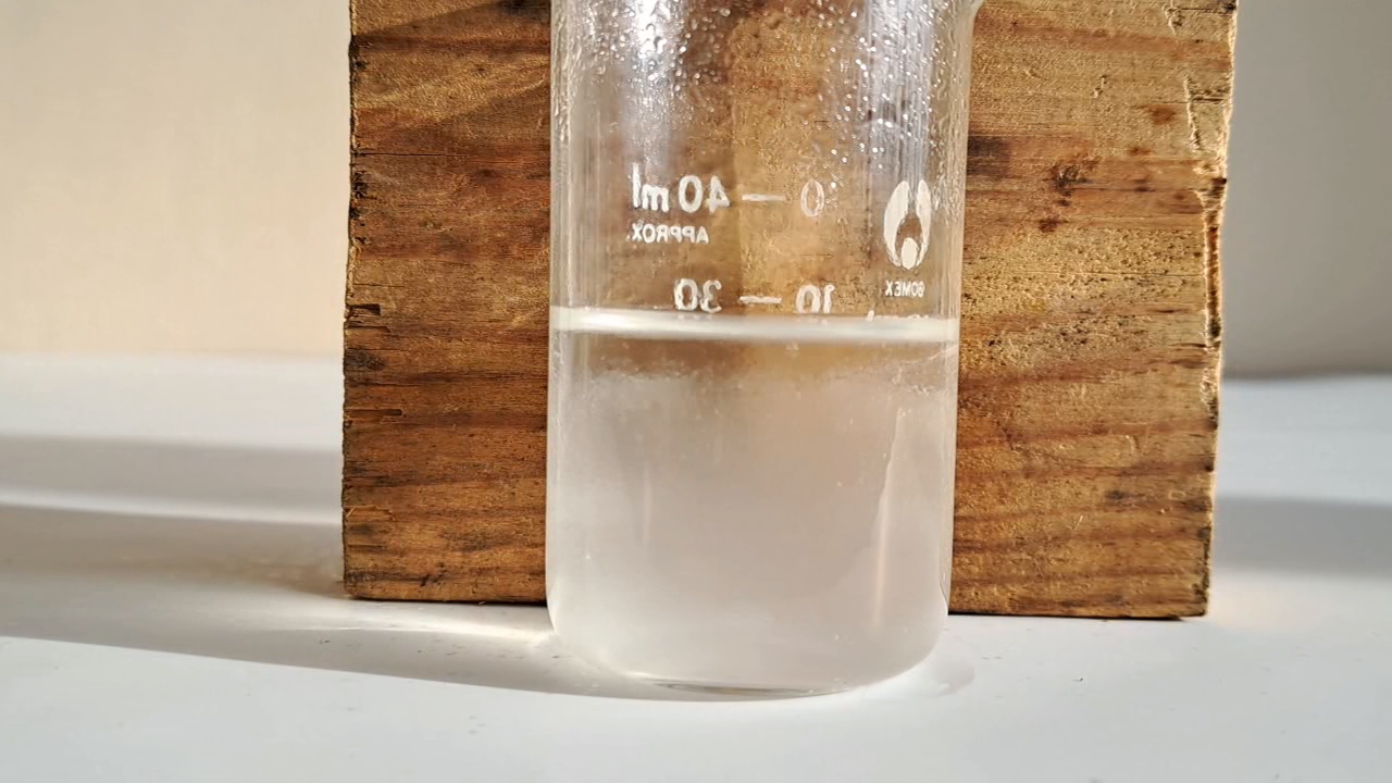 Reaction of 56% nitric acid with calcium carbonate