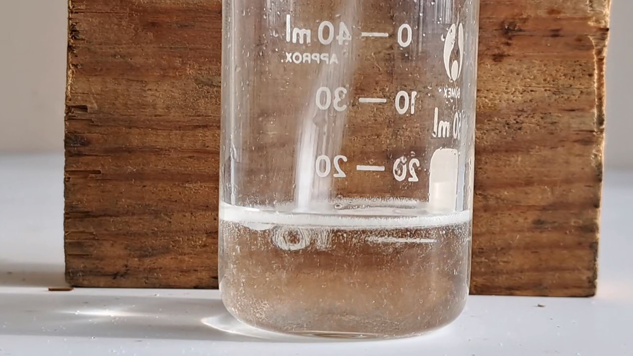 Reaction of 56% nitric acid with calcium carbonate