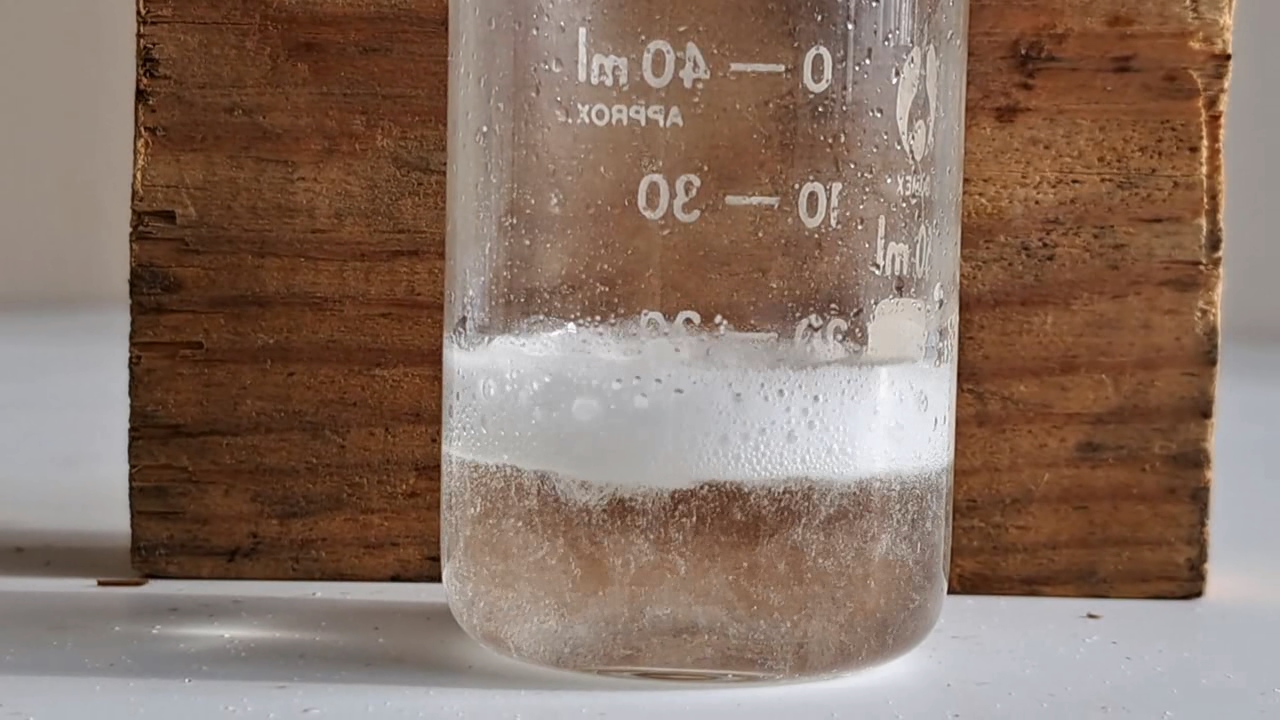 Reaction of 56% nitric acid with calcium carbonate
